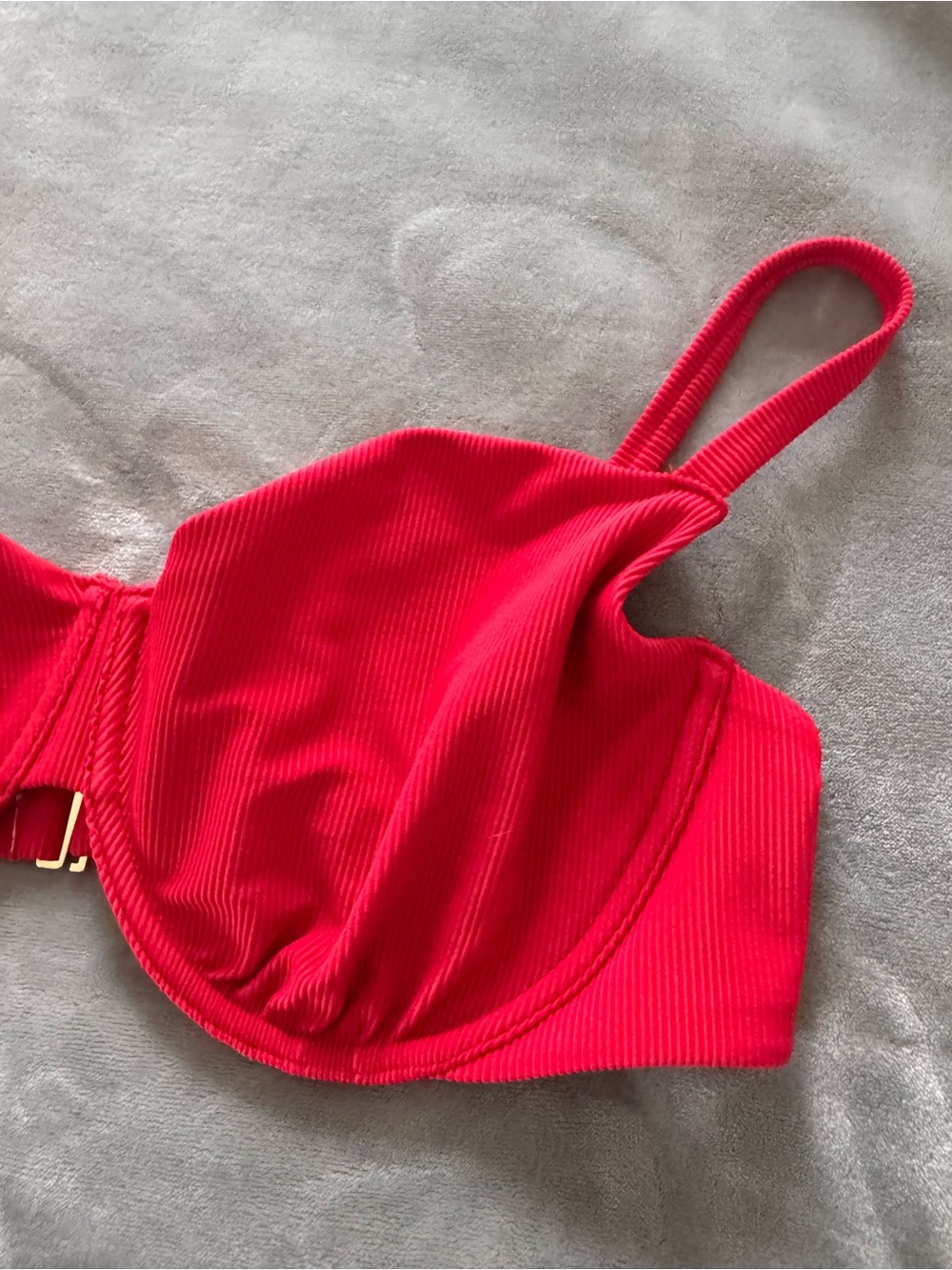 Abercrombie & Fitch Red Ribbed Underwire Bikini Top with Gold Clasp - Picture 2 of 4